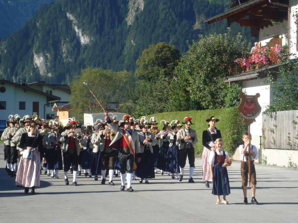 Ferienwohnung Gertraud Und Peter Geisler Finkenberg Luaran gambar